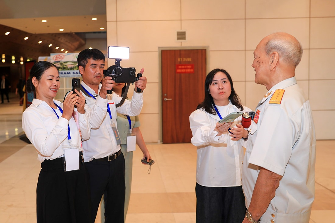 a-phongsuanh-4.jpg