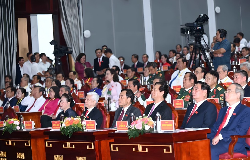 Nguyên lãnh đạo, lãnh đạo Đảng, Nhà nước tham dự Đại hội đại biểu Đảng bộ tỉnh Cà Mau. Ảnh: BTC Đại hội cung cấp