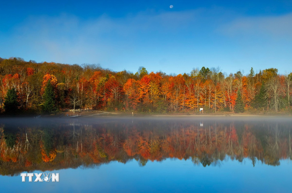 Cảnh đẹp mùa thu tại Huntsville, Ontario, Canada. (Ảnh: THX/TTXVN)
