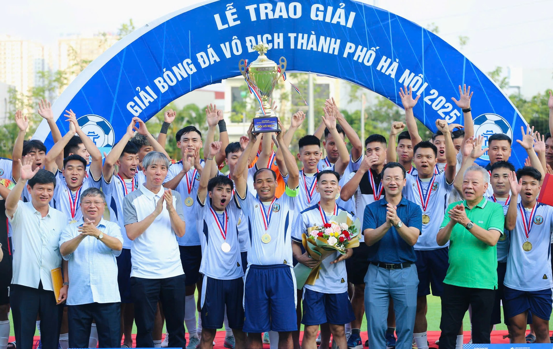 18-hoai-duc-cup-vo-dich.jpg