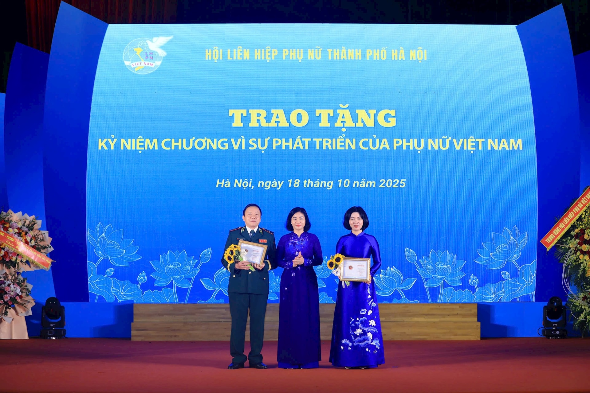 ពានរង្វាន់-a-commemorative-banner.jpg