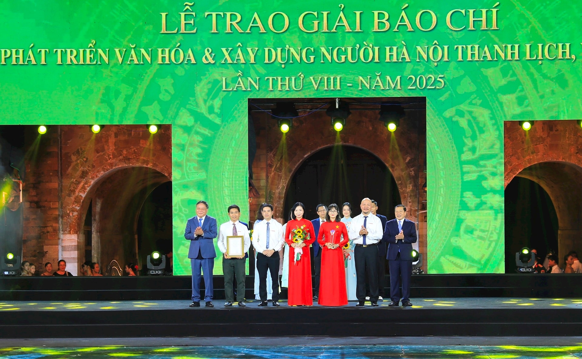 a1-trao-giai-a.jpg