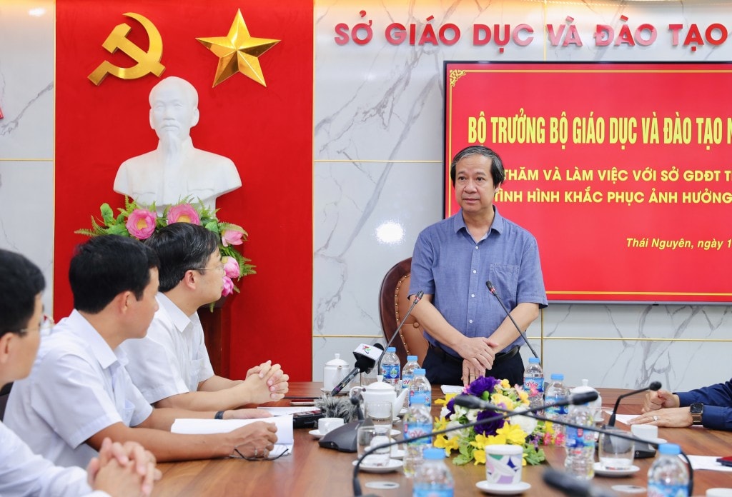 Bộ trưởng Bộ GD&ĐT Nguyễn Kim Sơn phát biểu tại buổi làm việc với ngành Giáo dục tỉnh Thái Nguyên