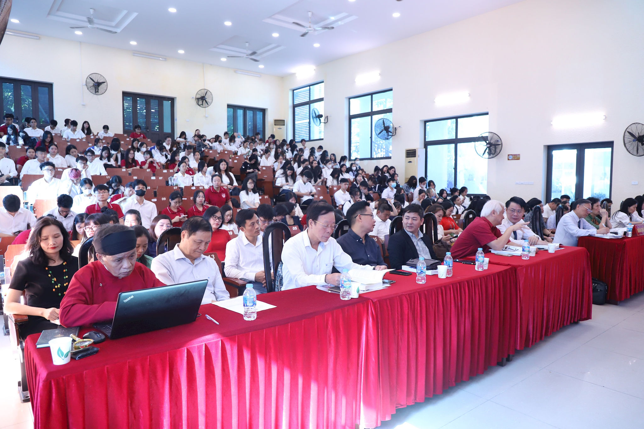 2110-dh-thu-do-ha-noi-hoi-thao-ve-hn-hoc-2.jpg