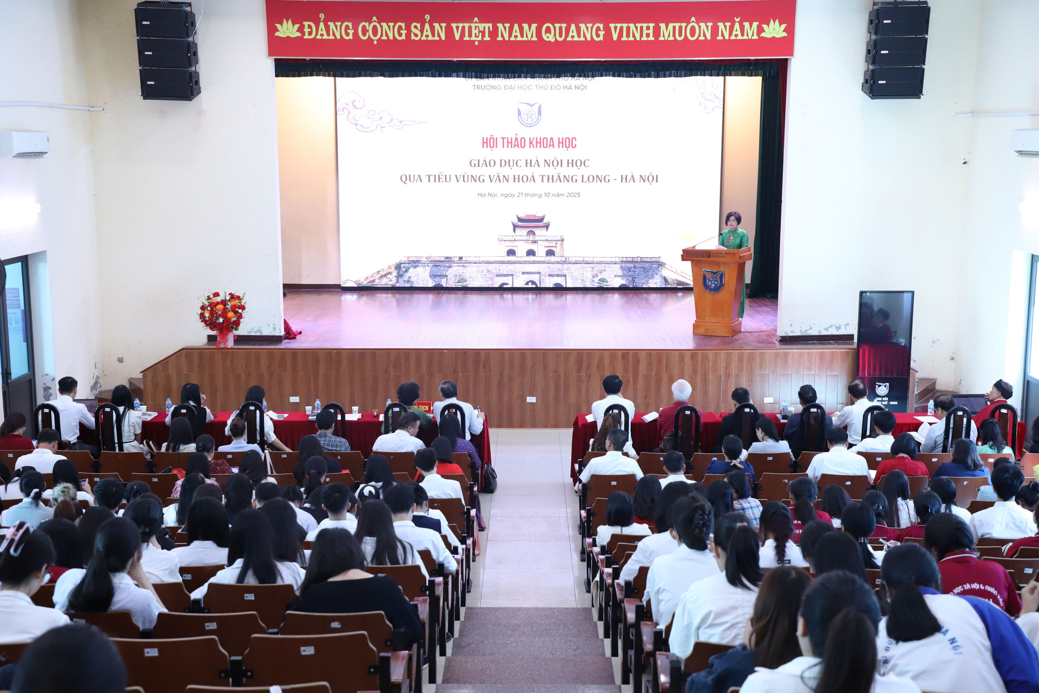 2110-dh-thu-do-ha-noi-hoi-thao-ve-hn-hoc-3.jpg