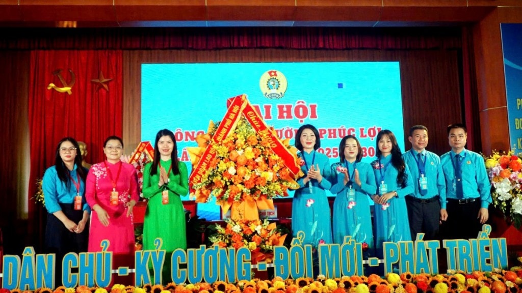 Xây dựng cán bộ Công đoàn chuyên nghiệp, ứng dụng chuyển đổi số