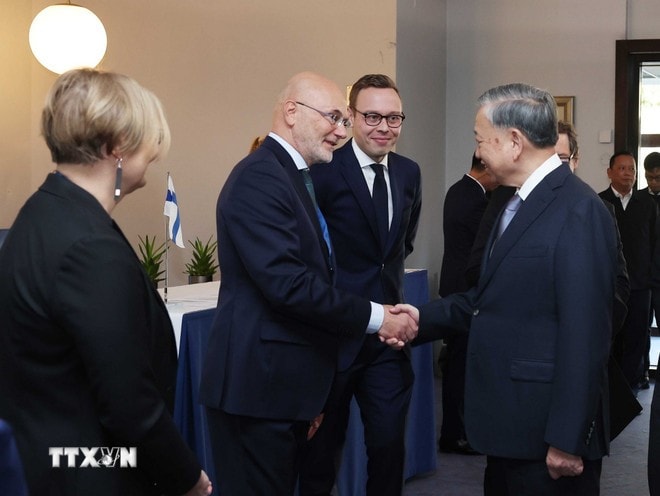 Tổng Bí thư Tô Lâm gặp một số doanh nghiệp tiêu biểu của Phần Lan tại thủ đô Helsinki, ngày 21/10/2025. (Ảnh: Thống Nhất/TTXVN)