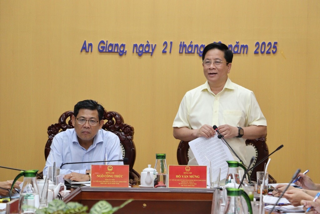 Ủy viên dự khuyết Ban Chấp hành Trung ương Đảng, Phó Bí thư Tỉnh ủy, Chủ tịch UBND tỉnh Hồ Văn Mừng phát biểu chỉ đạo tại buổi làm việc (ảnh: Như Ngọc)