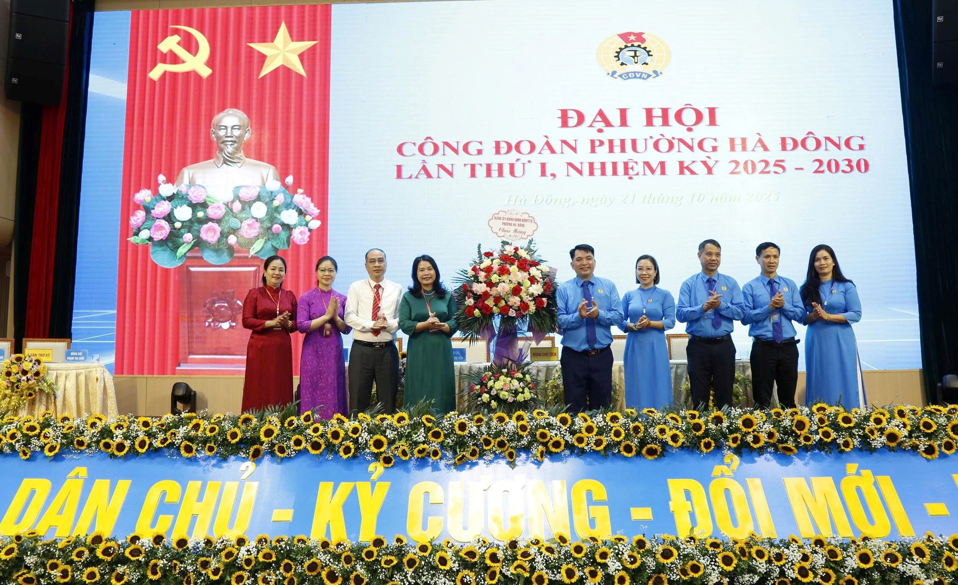 leder-av-Phuong-Tang-Hoa.jpg