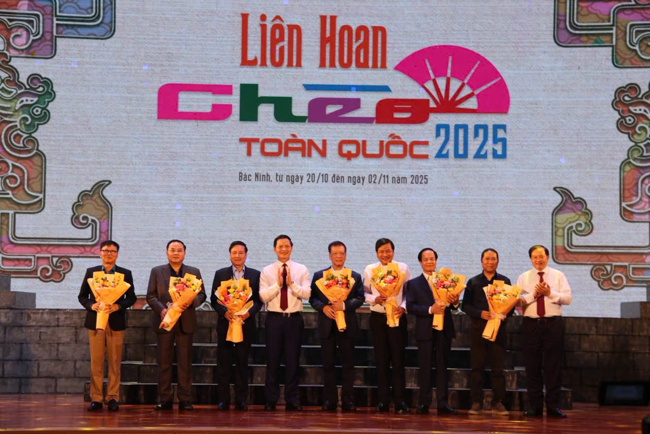 cheo-toan-quoc-giam-khao.jpg