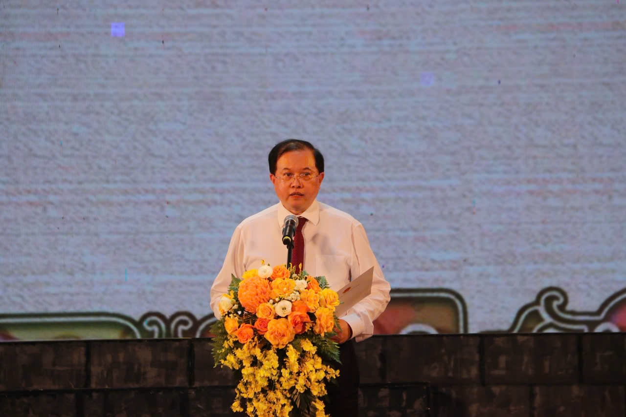cheo-toan-quoc-ta-quang-dong.jpg