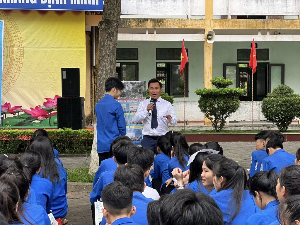 Lê Ngọc Thức trong buổi hướng nghiệp cho con em Hà Tĩnh năm 2025