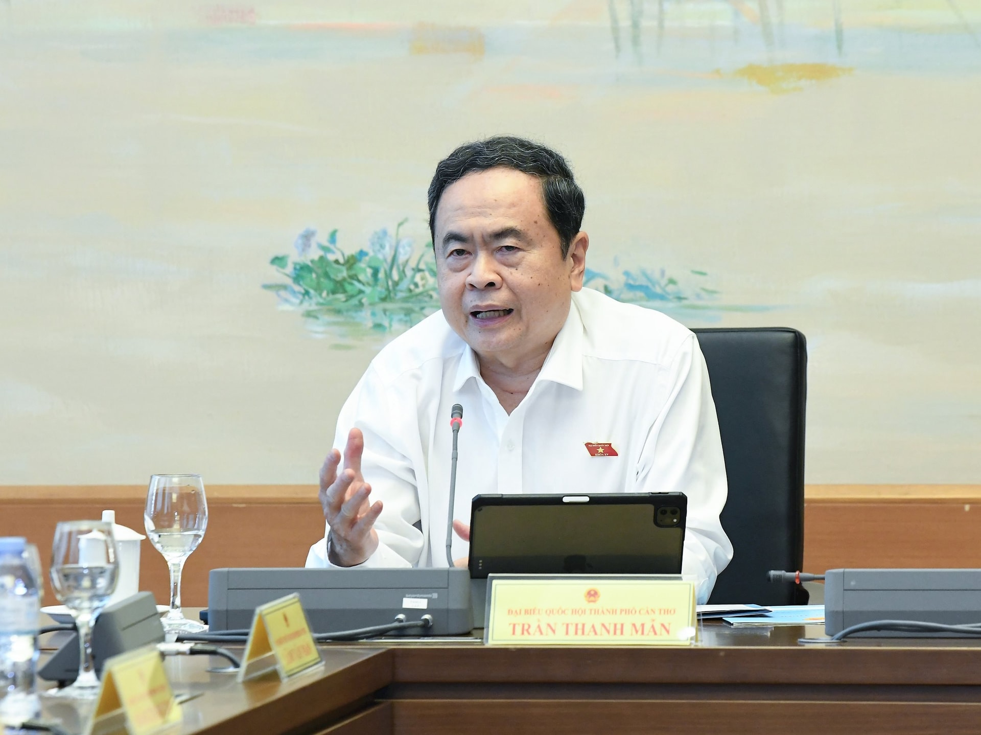 Předseda Národního shromáždění Tran Thanh Man hovoří na diskusní skupině. Foto: Lam Hien