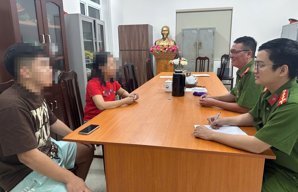 នាយកដ្ឋានប៉ូលីសទីក្រុងហាណូយបានលើកទឹកចិត្តសិស្សម្នាក់ដែលត្រូវបានកាត់ទោសពីបទឧក្រិដ្ឋកម្មឱ្យផ្សព្វផ្សាយរបួសផ្លូវចិត្តរបស់គាត់តាមរយៈប្រព័ន្ធផ្សព្វផ្សាយសង្គម ហើយទើបតែត្រូវបានជួយសង្គ្រោះ។-provided by the police.jpg