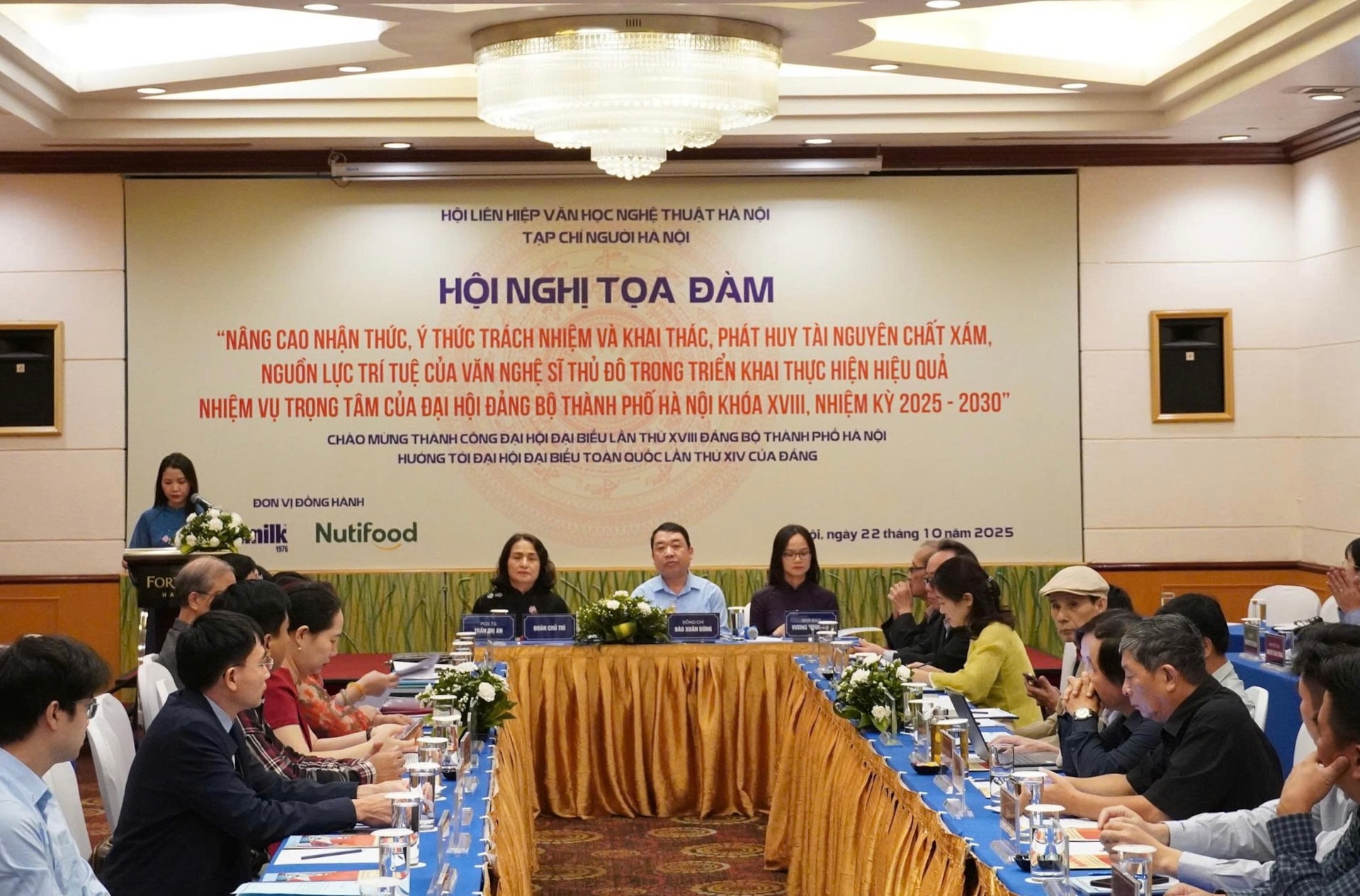 the-dam-van-nghe-si-quang-canh.jpeg