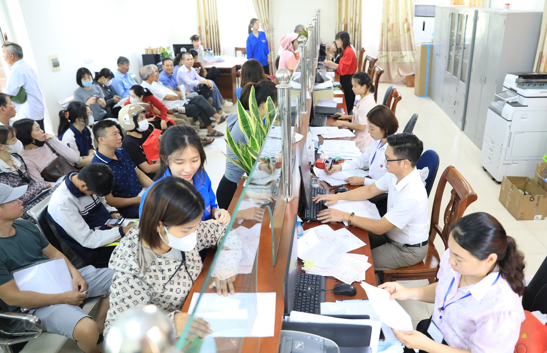 Lösningsförfaranden-för-medborgare-vid-den-administrativa-servicepunkten-i-Xame-Linh-kommunen.-Anh-Quang-Thai.jpg