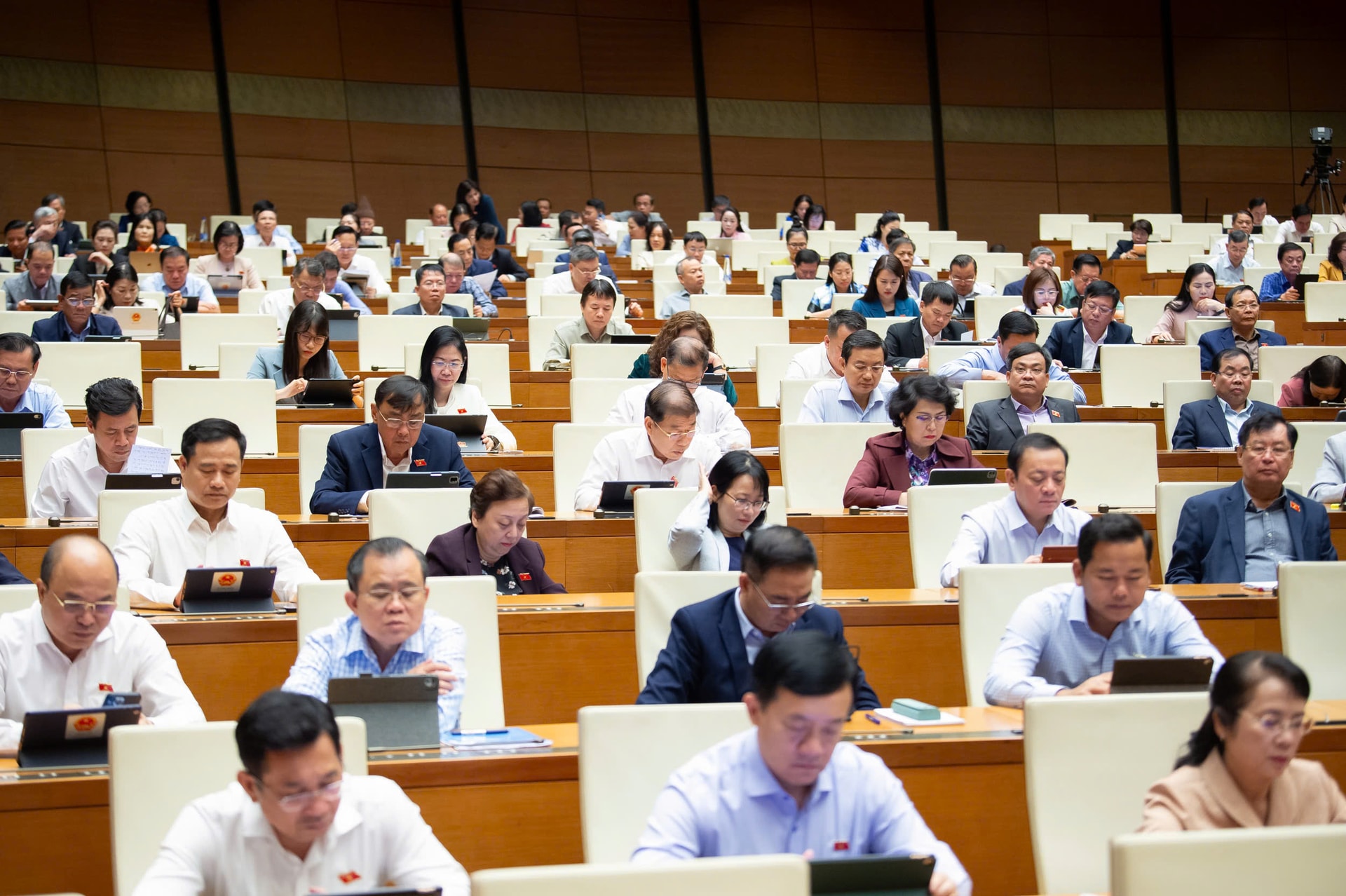 Các đại biểu Quốc hội tham dự phiên họp tại hội trường sáng 23-10. Ảnh: Quochoi.vn