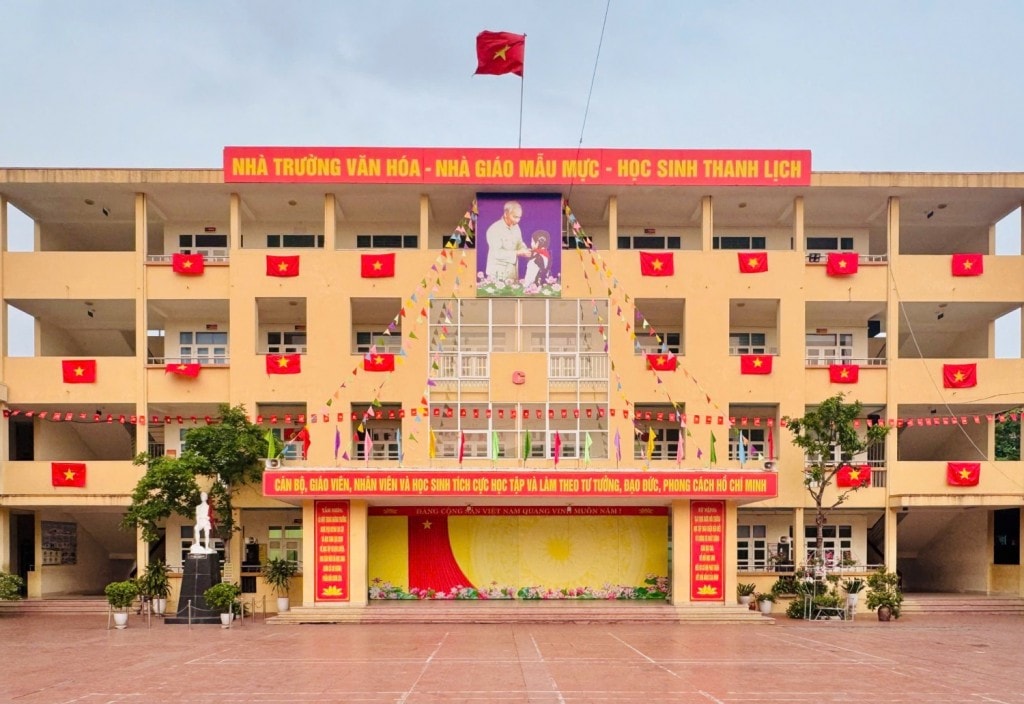 Hiệu trưởng trường THCS Nguyễn Văn Thuộc bị cách chức