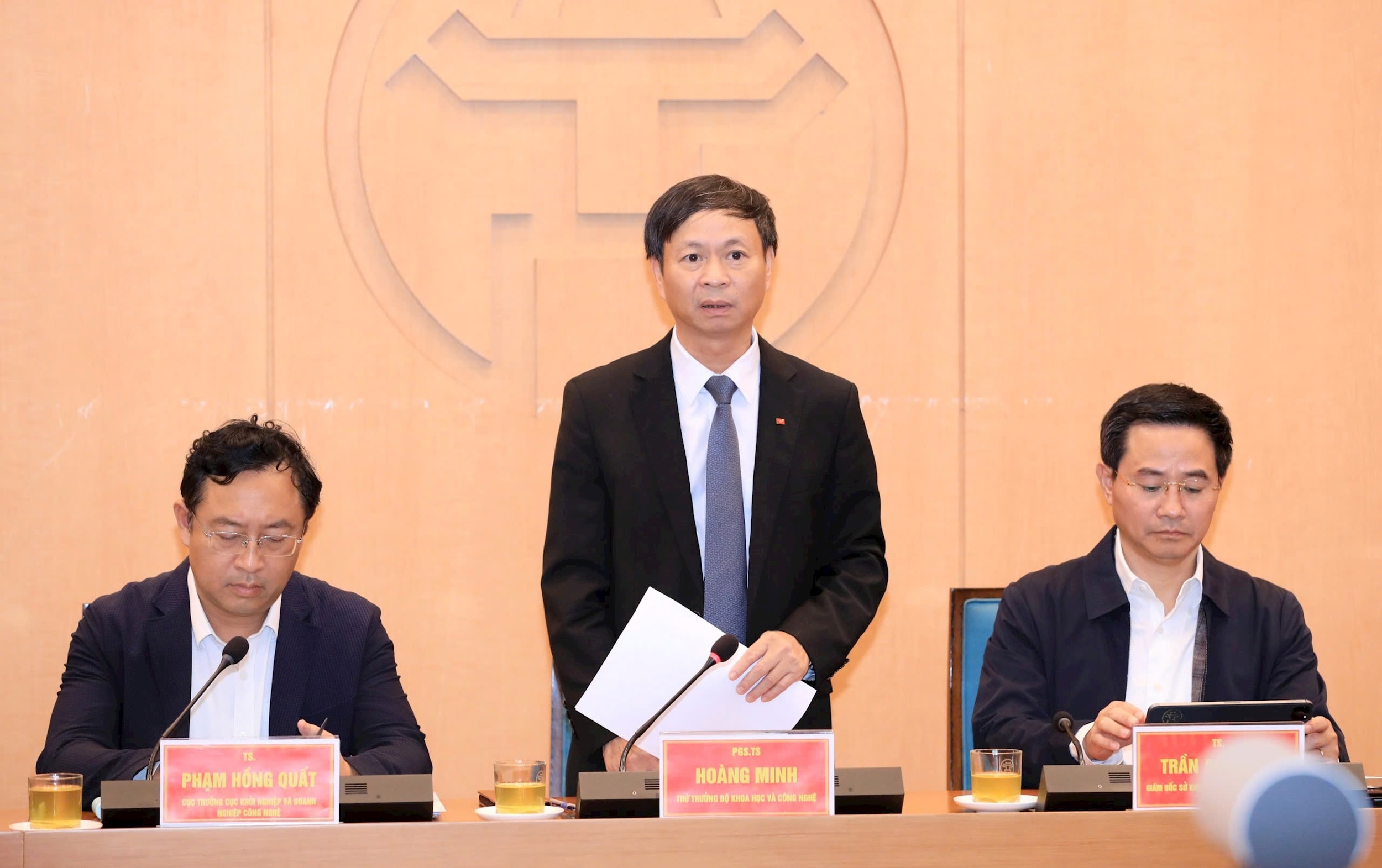Thứ trưởng Bộ Khoa học và Công nghệ Hoàng Minh phát biểu khai mạc hội thảo