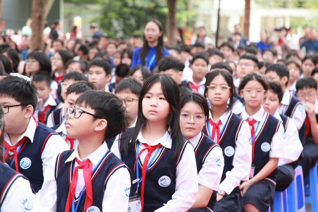 Các em học sinh tham dự chương trình