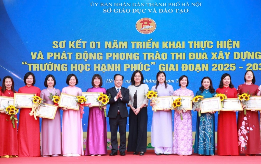 Dịp này, có 104 tập thể và 20 cá nhân được khen thưởng