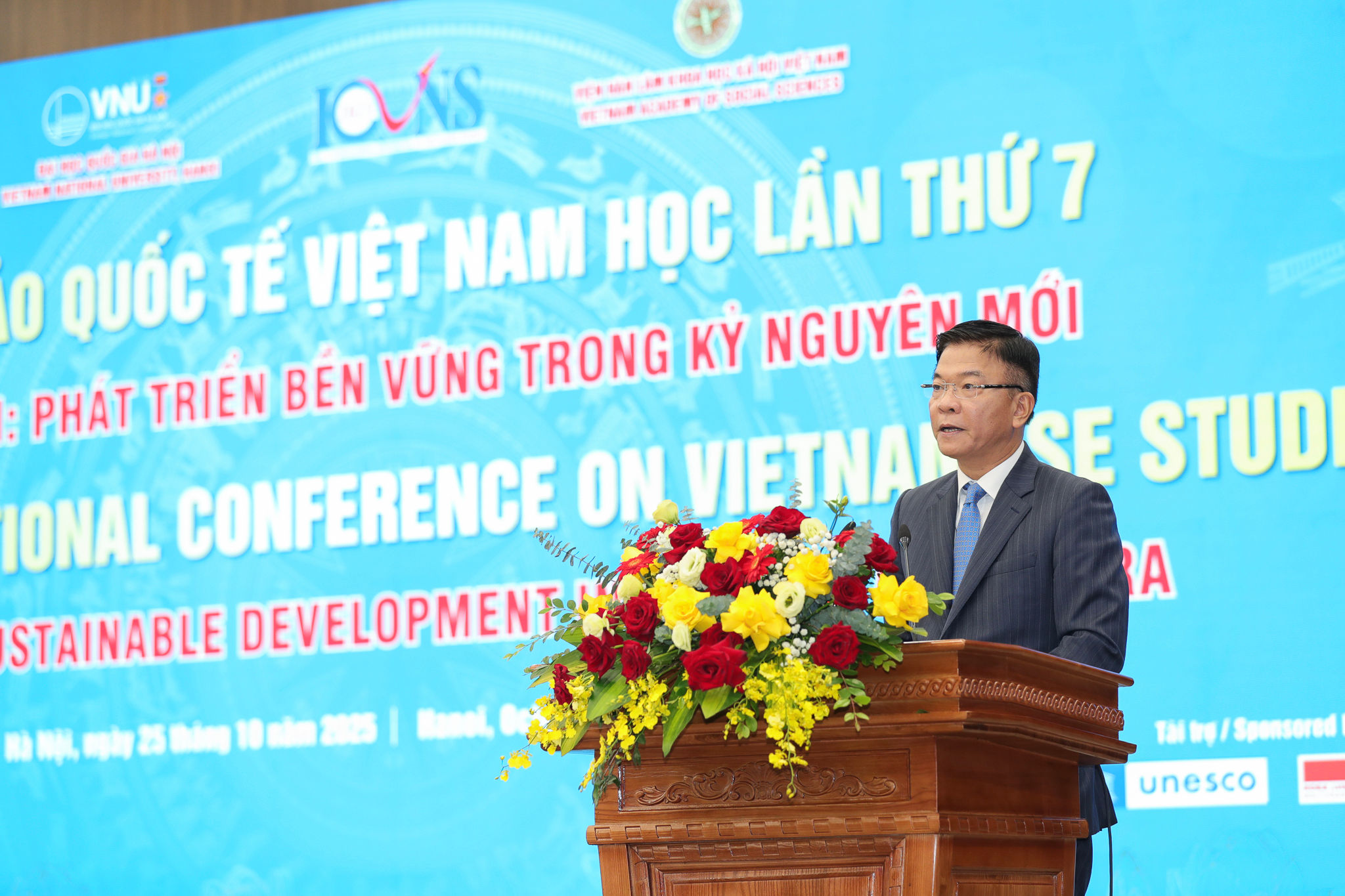 2510-hoi-thao-dh-quoc-gia-hn-1.jpg