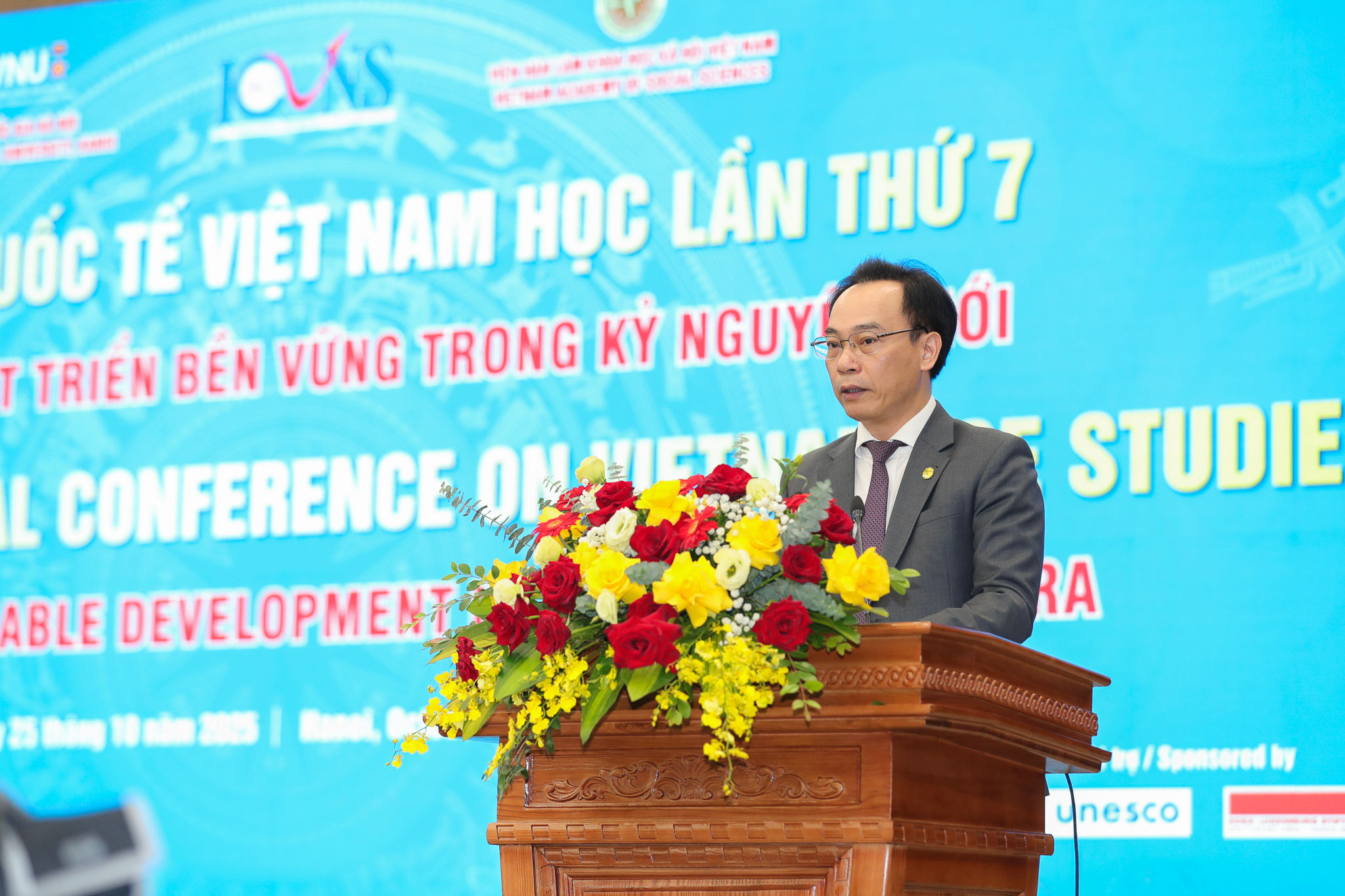 2510-hoi-thao-dh-quoc-gia-hn-2.jpg