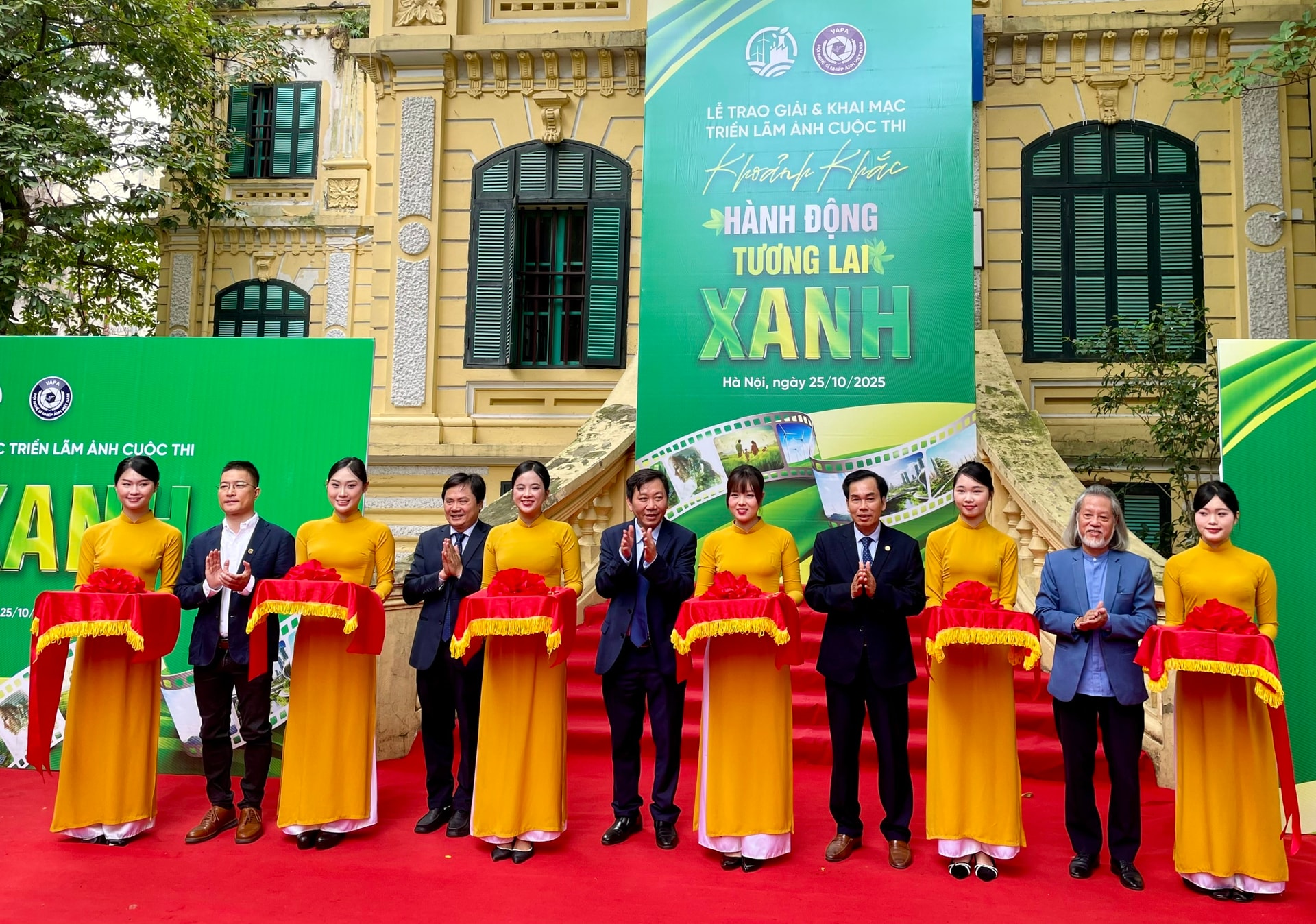 green-circle-opening.jpg