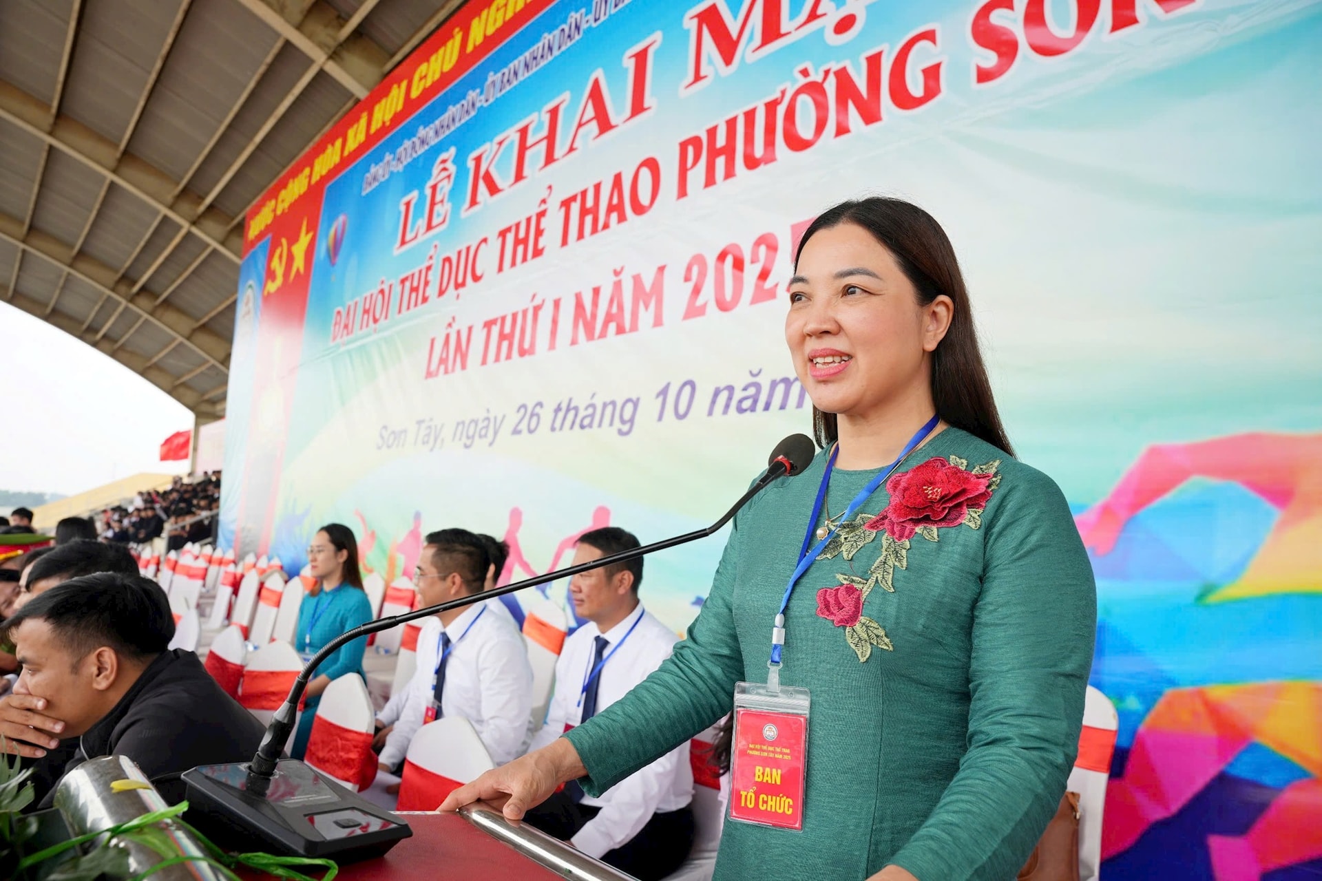 អនុលេខាគណៈកម្មាធិការបក្ស ប្រធានគណៈកម្មាធិការប្រជាជនវួដ Son Tay លោកស្រី Nguyen Thi Thu Huong ថ្លែងមតិ។ រូបថត៖ អាញ់ឌឿង