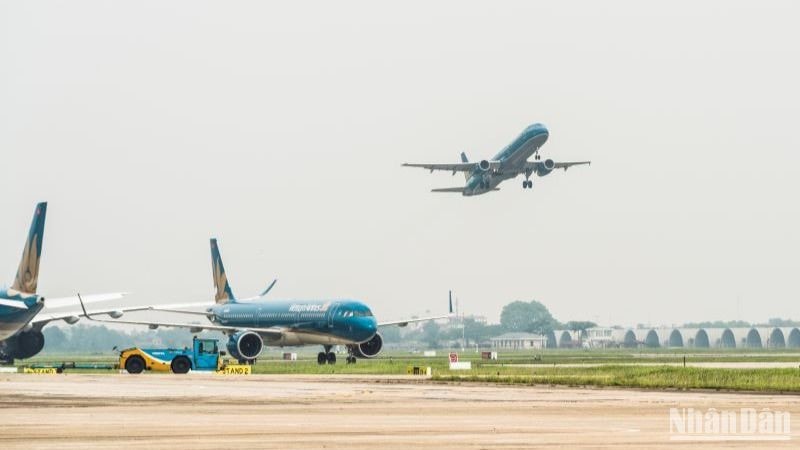 Innen luftfartssektoren trenger Vietnam fokuserte investeringer for å bygge en sterk nok luftfartsbedrift med et flynettverk og en flåte som er i stand til å konkurrere internasjonalt.