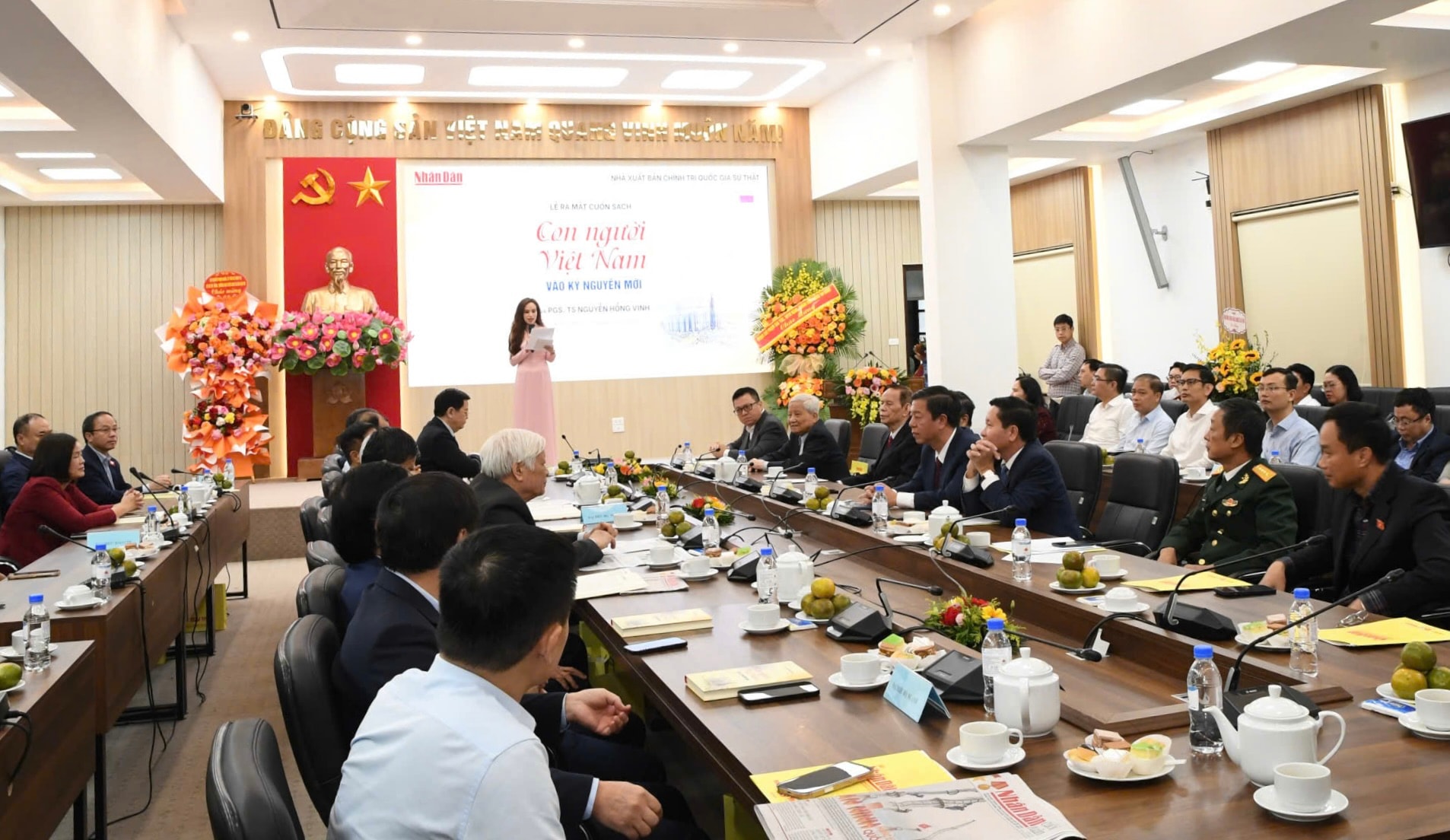 quang-canh-ra-mat-sach-nhv.jpeg