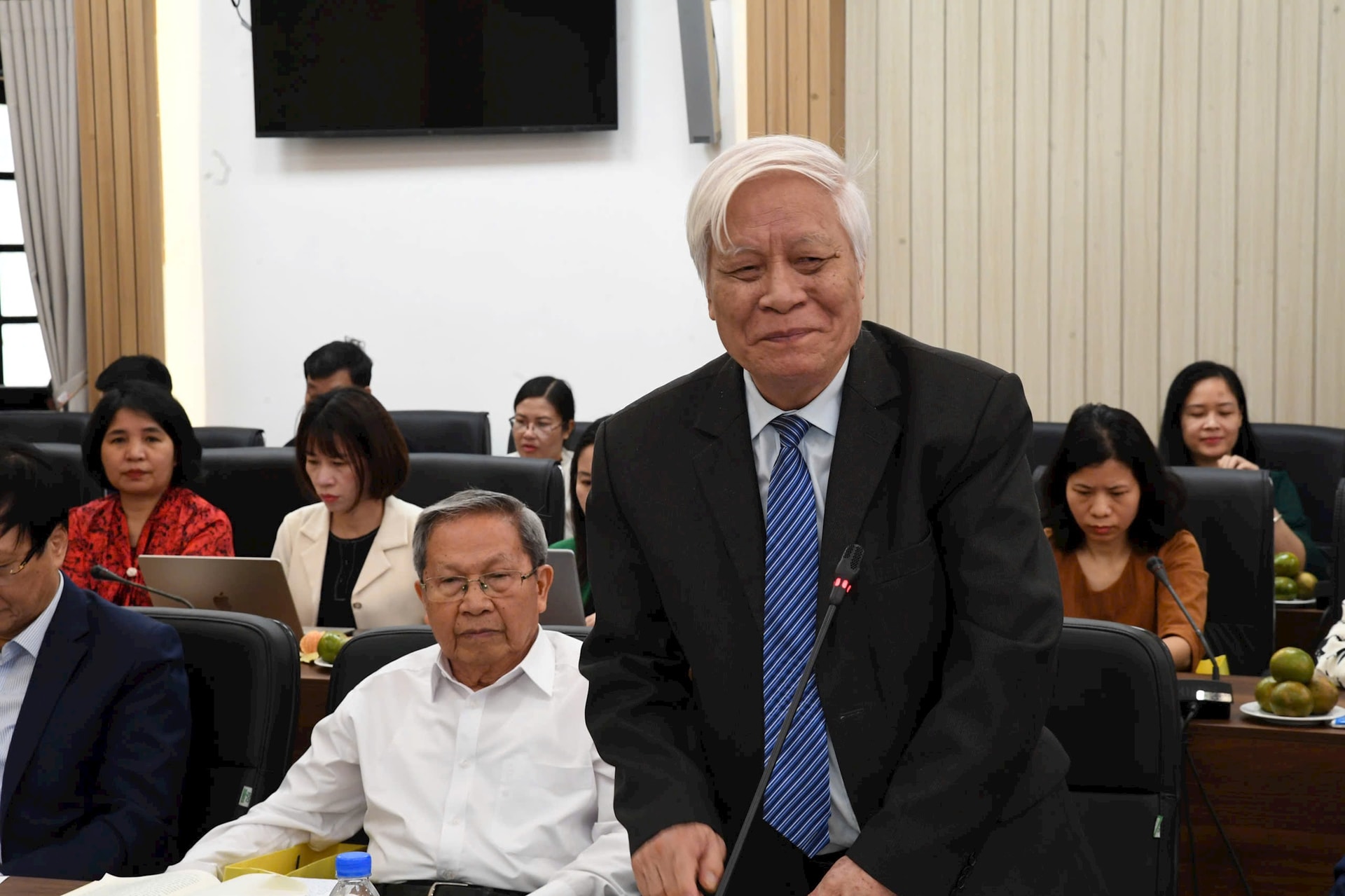 sach-nguyen-hong-vinh-viet-chuc.jpg