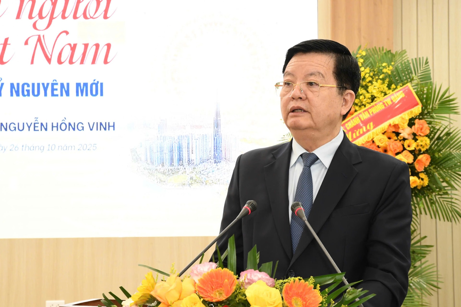 sach-nhvinh-ptt-mai-van-chinh.jpeg