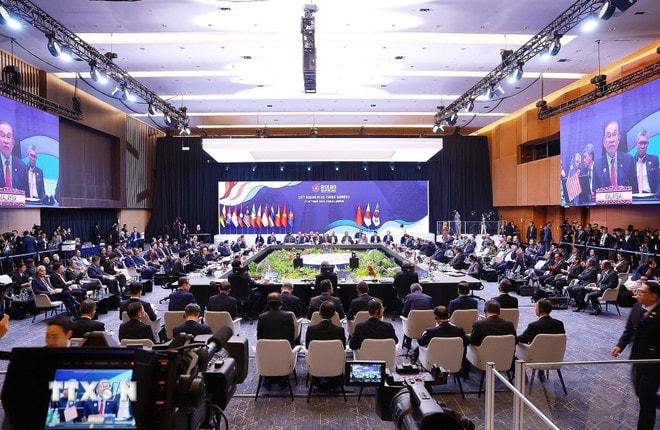 ttxvn-thu-tuong-pham-minh-chinh-tham-du-hoi-nghi-cap-cao-asean-han-quoc-lan-thu-26-2-3748.jpg