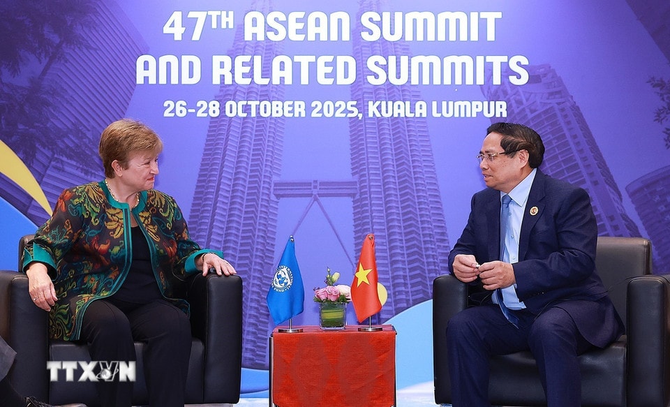 Thủ tướng Phạm Minh Chính gặp Tổng Giám đốc Quỹ Tiền tệ Quốc tế (IMF) Kristalina Georgieva. (Ảnh: Dương Giang/TTXVN)
