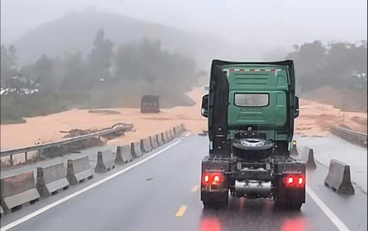 a674.hue.jpg