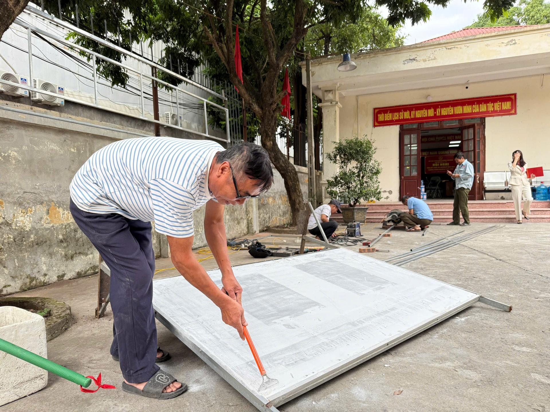 श्री वु बा तिएंग, आवासीय समूह संख्या 3, 11 के पार्टी सचिव