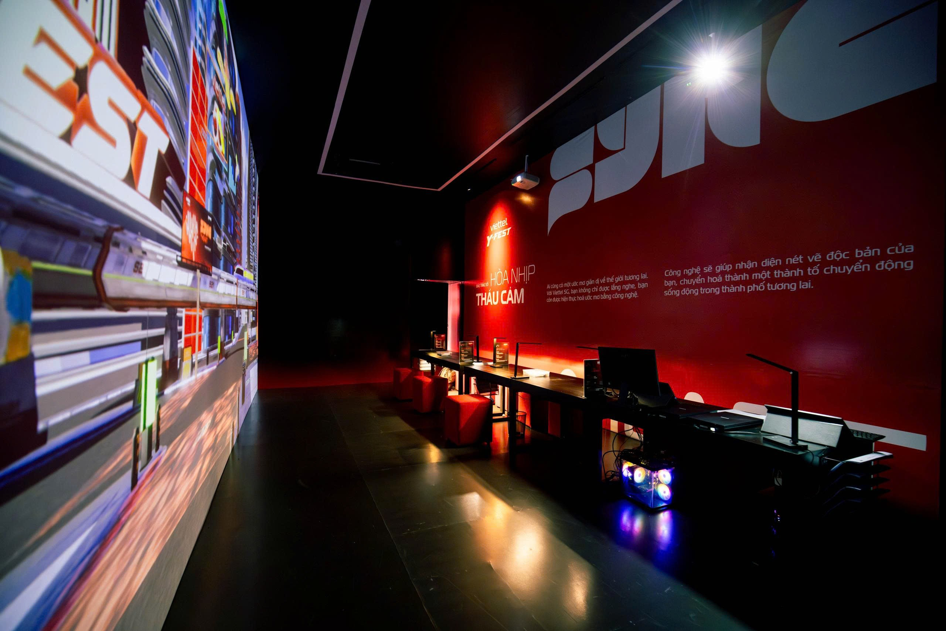 Se espera que el Viettel Y-FEST de este año trascienda todos los límites anteriores, no solo sea un lugar para disfrutar de éxitos, sino también un escenario donde Viettel exhibirá las últimas tecnologías, combinando sonido, luz y experiencias de interacción digital sin precedentes. El punto culminante de la serie de eventos es el Museo Digital 