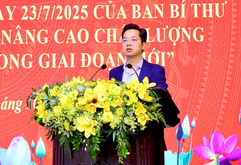 Đồng chí Vũ Đăng Định - Uỷ viên Ban Thường vụ Thành uỷ, Bí thư Đảng uỷ, Chủ tịch HĐND phường Hoàn Kiếm quán triệt chương trình hành động thực hiện Nghị Quyết Đại hội lần thứ I Đảng bộ phường Hoàn Kiếm nhiệm kỳ 2025 - 2030