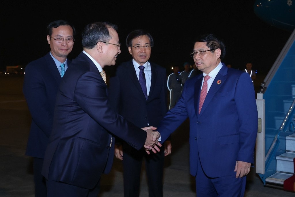 Thủ tướng Chính phủ Phạm Minh Chính và Đoàn đại biểu Việt Nam về tới sân bay quốc tế Nội Bài, Thủ đô Hà Nội, kết thúc tốt đẹp chuyến công tác tham dự Hội nghị Cấp cao ASEAN lần thứ 47 - Ảnh: VGP/Nhật Bắc