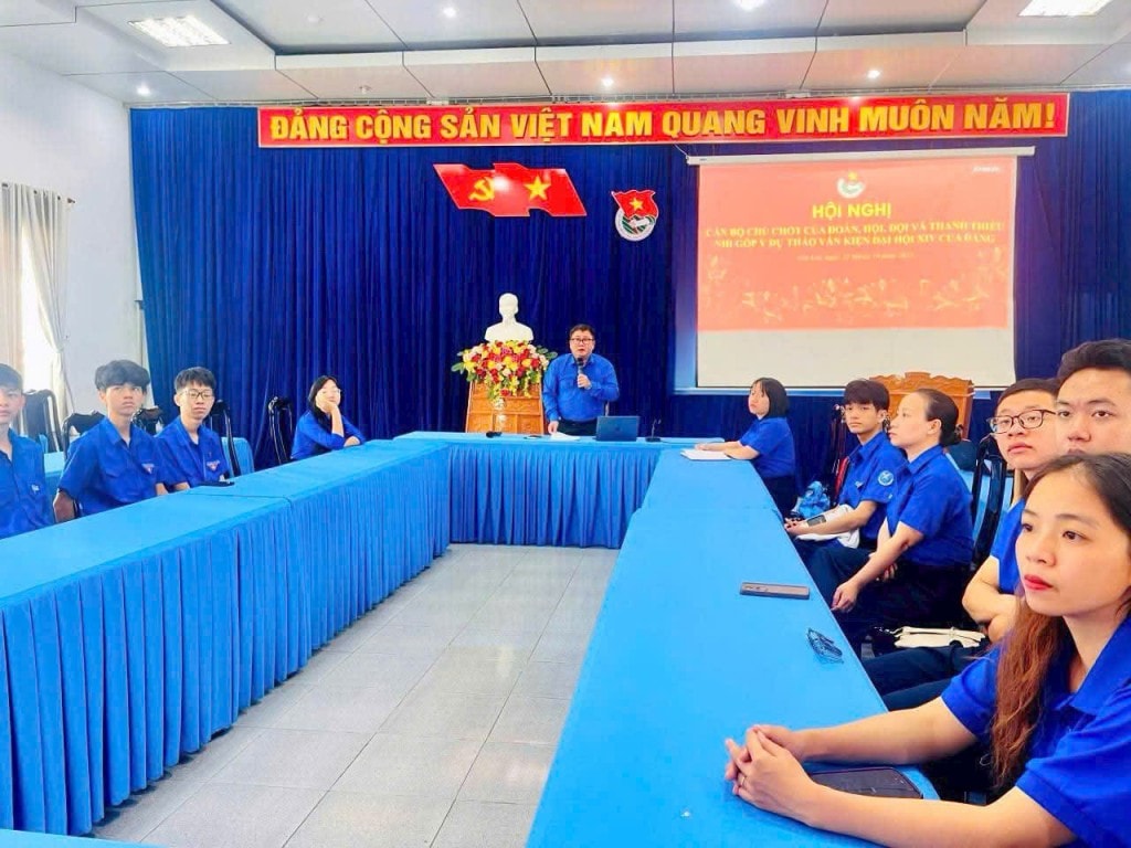 Đồng chí Nguyễn Chí Hiếu góp ý Văn kiện Đại hội XIV tại đầu cầu tỉnh Gia Lai