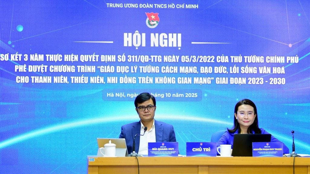 Ủy viên dự khuyết Trung ương Đảng, Phó Chủ tịch Ủy ban Trung ương Mặt  trận Tổ quốc Việt Nam, Bí thư thứ nhất Trung ương Đoàn Bùi Quang Huy; Bí thư Trung ương Đoàn, Chủ tịch Hội đồng Đội Trung ương Nguyễn Phạm Duy Trang chủ trì hội nghị.