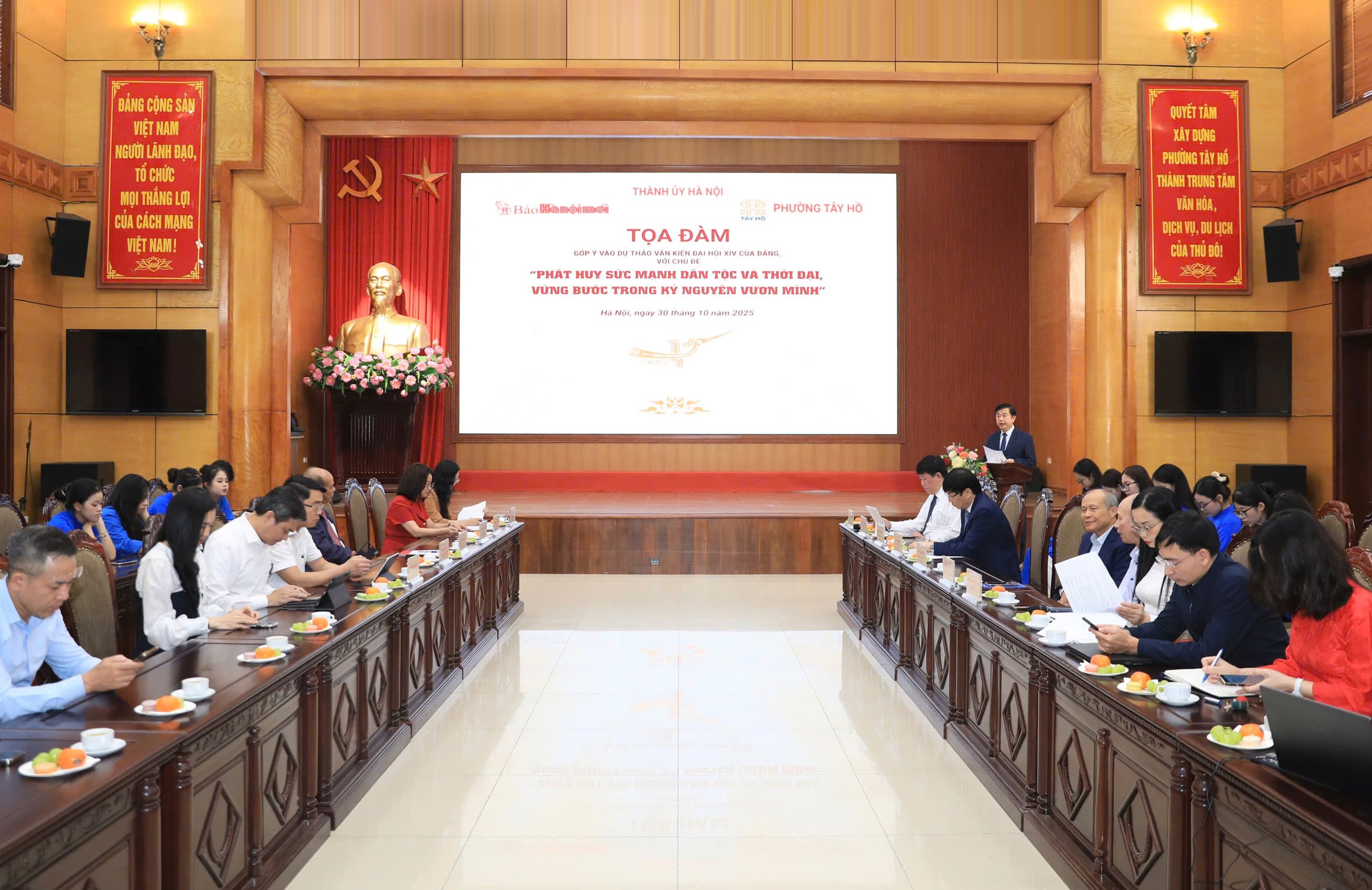 quang-canh-toa-dam-phat-huy-suc-manh-dan-toc-va-thoi-dai-vung-buoc-trong-ky-nguyen-vuon-minh-do-bao-hanoimoi-phoi-hop-dang-uy-phuong-tay-ho-to-chuc.-anh-quang-thai.jpg