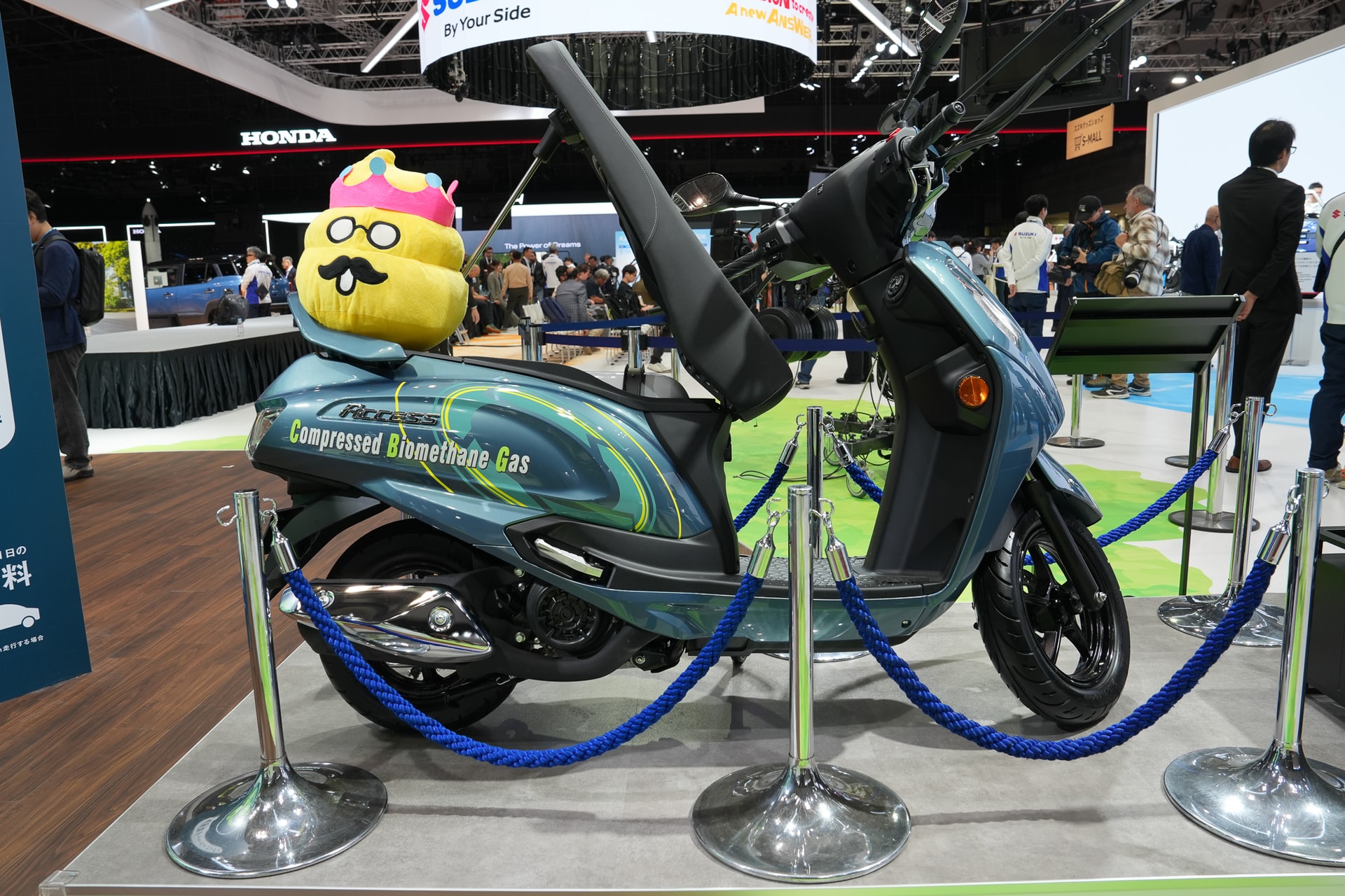 Xe tay ga Suzuki Access với bình nhiên liệu kép cho phép chạy khoảng 170km bằng khí đốt tự nhiên (CNG) hoặc khí sinh học (CBG), . Ảnh: Hoàng Linh