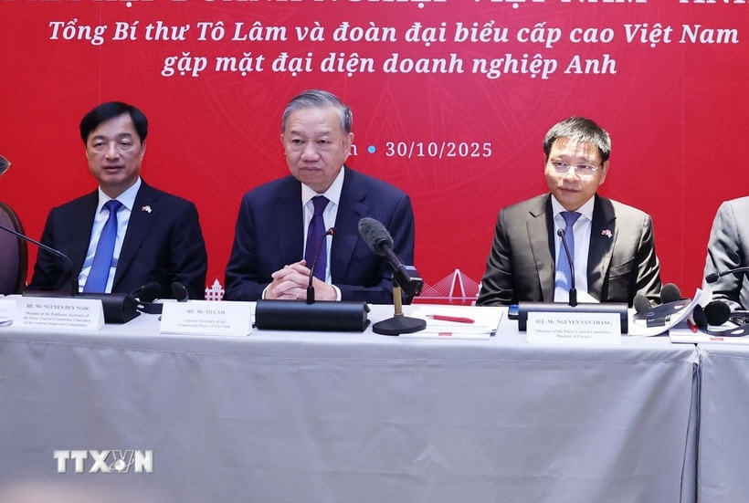 tong-bi-thu-du-toa-dam-doanh-nghiep-viet-anh-1.jpg