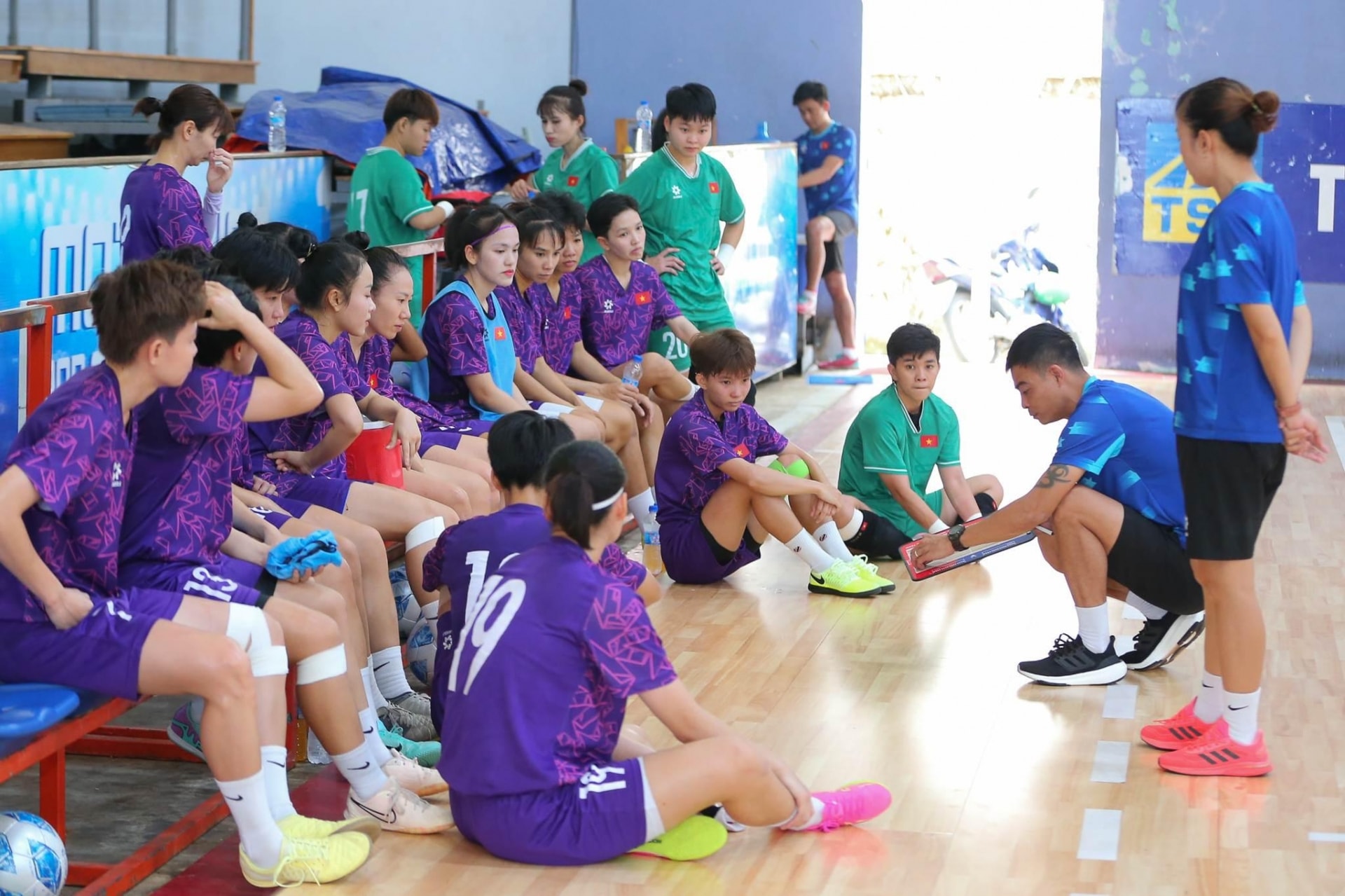 30-tuyen-futsal-nu-vn.jpeg