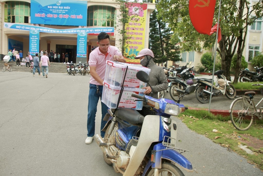 C.P. Việt Nam chung tay hướng về đồng bào vùng lũ