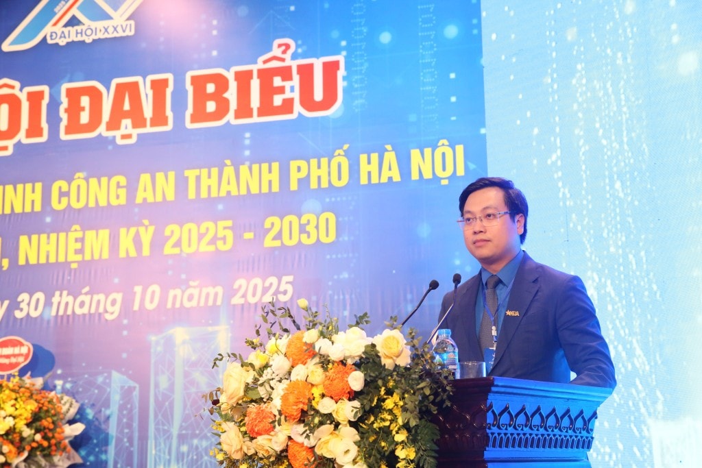 Anh Trần Quang Hưng – Phó Bí thư Thành đoàn Hà Nội phát biểu chúc mừng Đại hội.