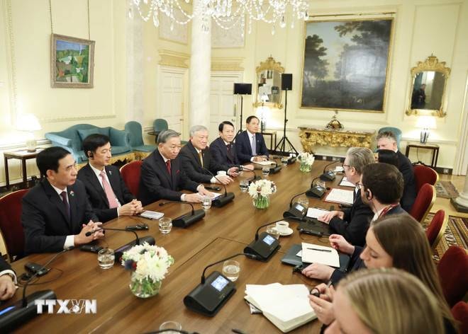 ttxvn-le-don-chinh-thuc-tong-bi-thu-to-lam-tham-chinh-thuc-lien-hiep-vuong-quoc-anh-va-bac-ai-len-8373645-11.jpg