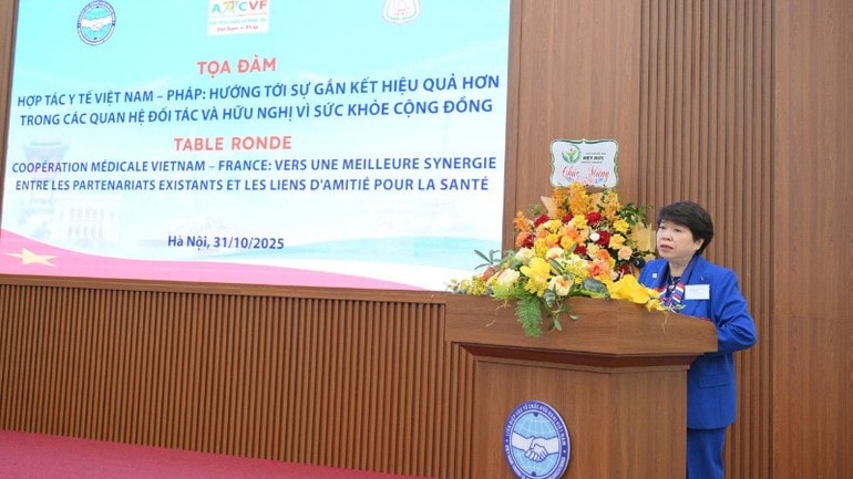 Đồng chí Nguyễn Thúy Anh phát biểu tại tọa đàm. phap-viet311-3285.jpg